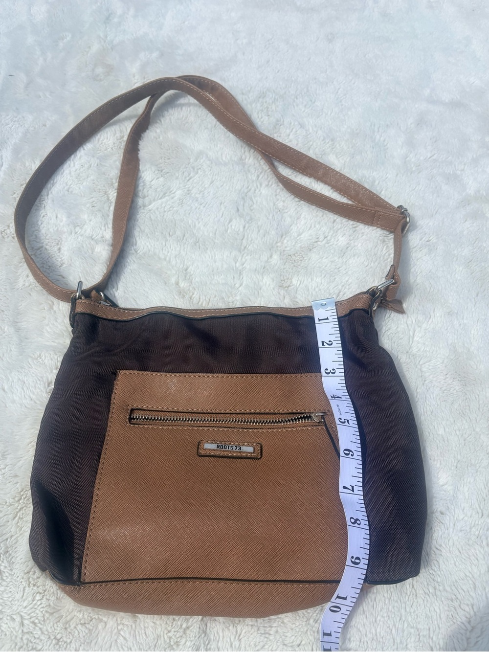 Roots Brown Crossbody Bag – Classic Heritage Leather Look | Everyday Minimalist - Picture 6 of 8